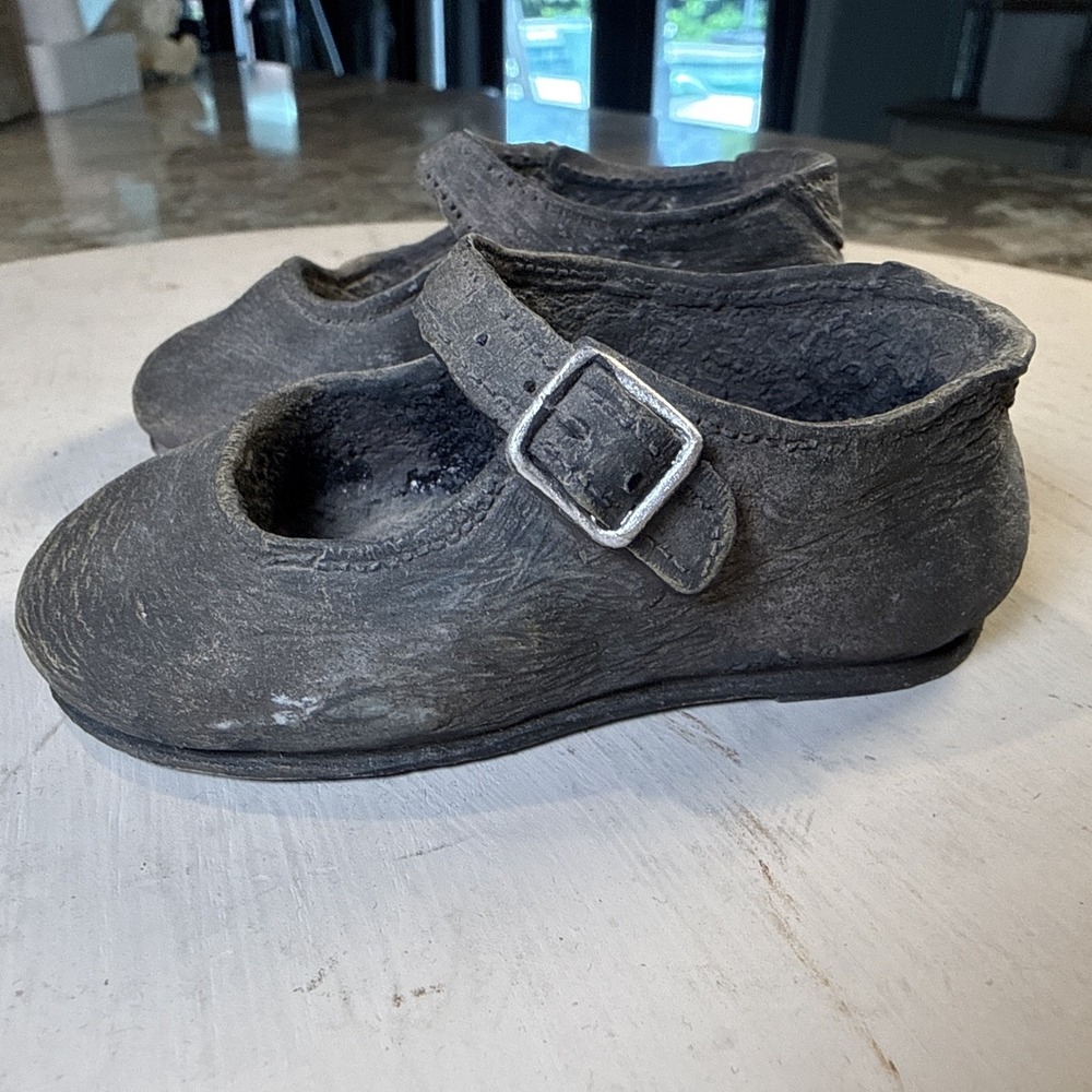 SS Sarna Replicas Of Mary Jane Black Baby shoes Silver Painted Buckles Resin - Picture 2 of 6